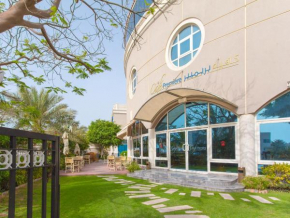 Отель Sharjah Premiere Hotel & Resort  Шарджа